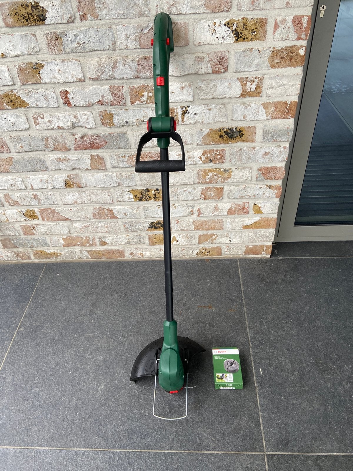 Grastrimmer Bosch + extra draad (nieuw), Ophalen, Zo goed als nieuw, 10 tot 30 cm, Accu