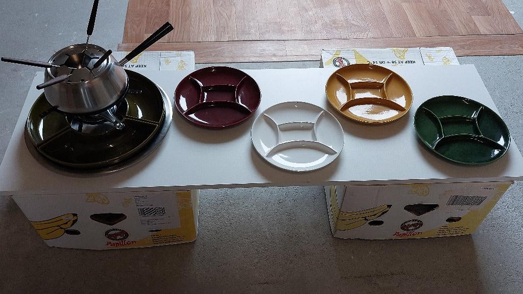 fondue set met vorken en bijpassende schotels voor het vlees, Electroménager, Fondue, Enlèvement, Comme neuf, Brûleur, Service à fondue