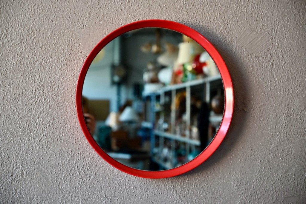 Miroir rond Pop Art années 60-70 plastique rouge vif, Maison & Meubles, Moins de 100 cm, Rond, Enlèvement, Utilisé