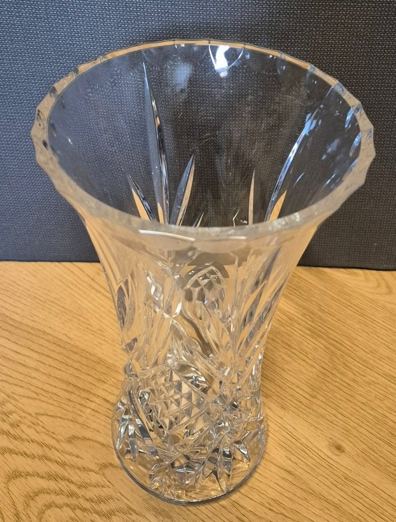 Vase en cristal, Enlèvement