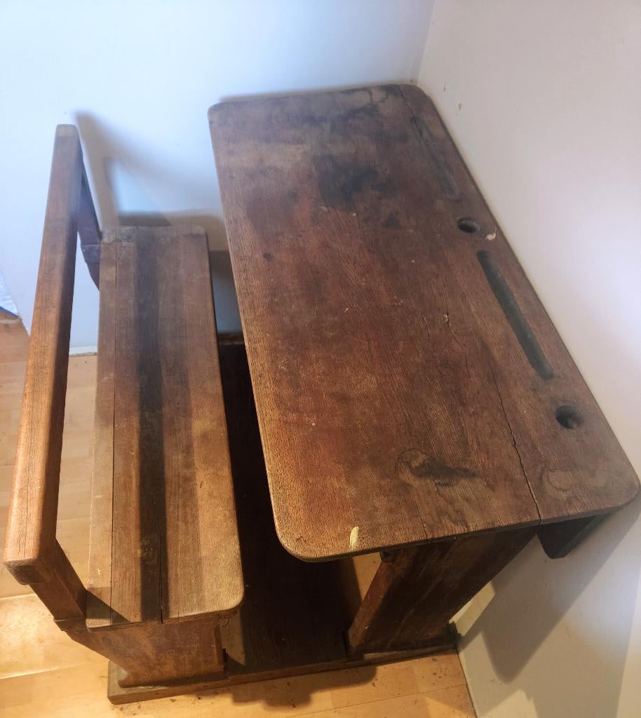 Ancien banc d'école, Enlèvement