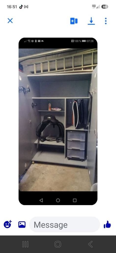 Armoire d'équitation, Enlèvement, Utilisé