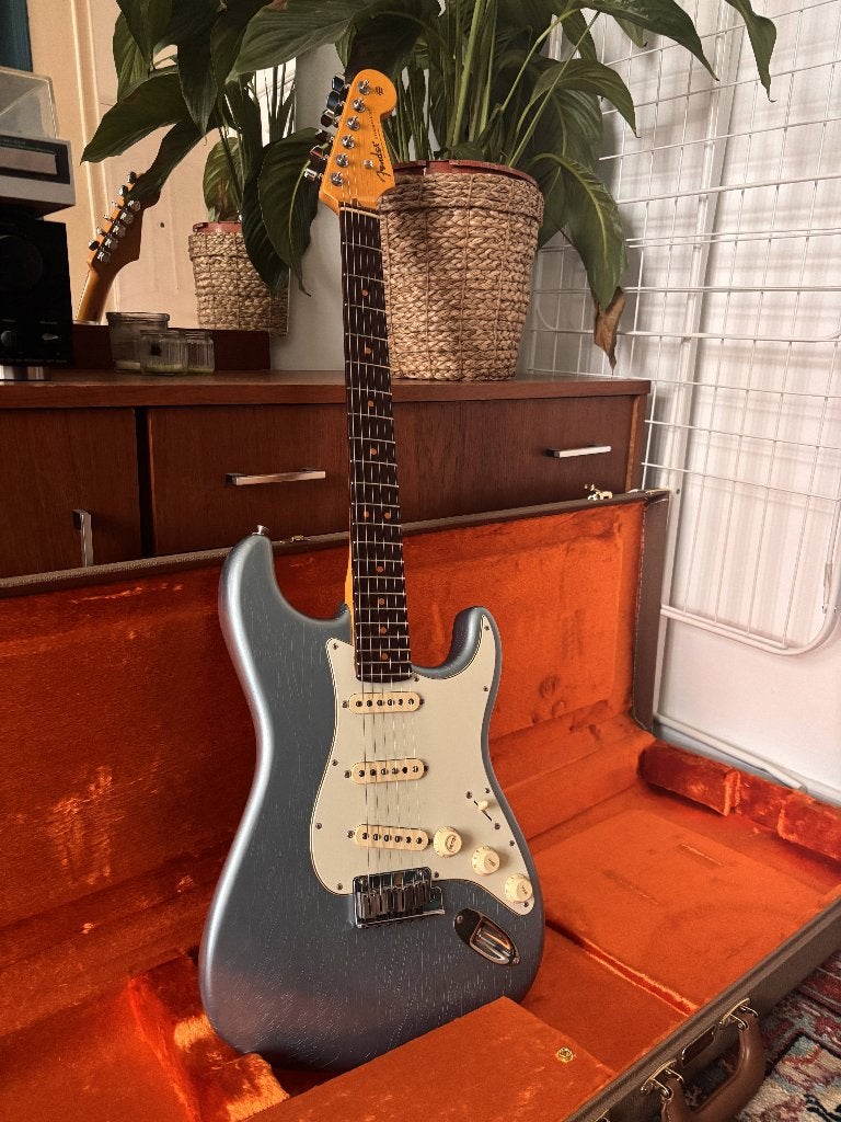 Fender Ultra Luxe '60s Stratocaster RW – Ice Blue Metallic, Muziek en Instrumenten, Ophalen, Zo goed als nieuw, Solid body, Fender