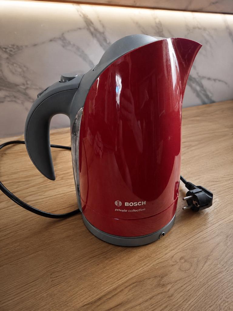 Bosch waterkoker — rood, 1 tot 2 liter, Ophalen, Gebruikt