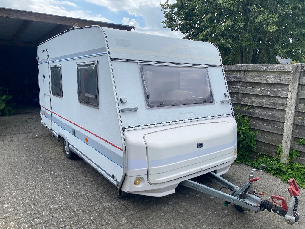 caravan Bürstner 4013 TS, Caravanes & Camping, Caravanes, Jusqu'à 4, 4 à 5 mètres, 750 - 1000 kg, Particulier