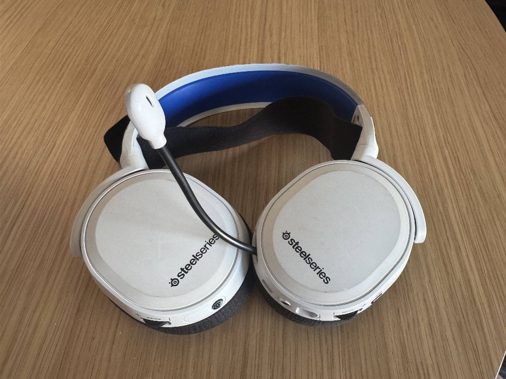 SteelSeries Arctis 7P Wireless PS5-headset + USB-C-dongle, Games en Spelcomputers, Spelcomputers | Sony Consoles | Accessoires