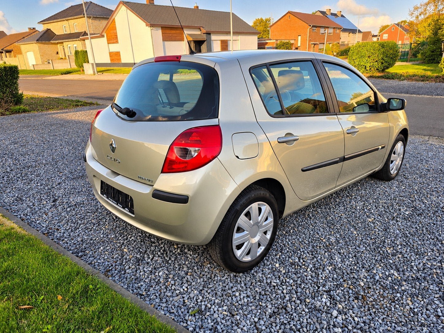 Renault Clio 1.6i automaat airco, Auto's, Automaat, Stof, 4 cilinders, Beige