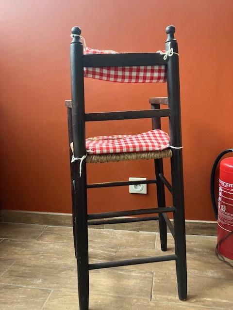 OUDE KINDERSTOEL. 38 OP 32 CM ZITHOOGTE 52 CM, Ophalen
