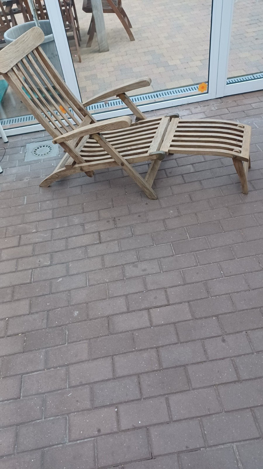 mooie teaken ligstoel, Enlèvement