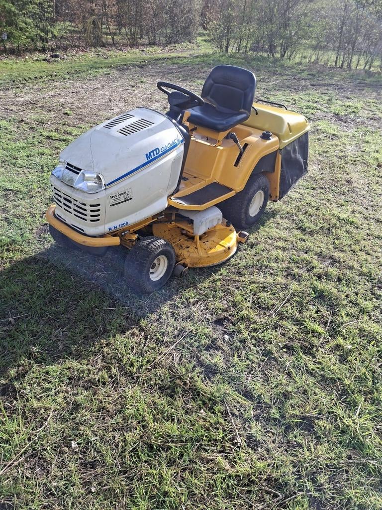 Cub Cadet Zitmaaier met 2-cilinder Briggs & Stratton Motor, Tuin en Terras, Grasmaaiers, Gebruikt, Benzine-grasmaaier, 50 cm of meer