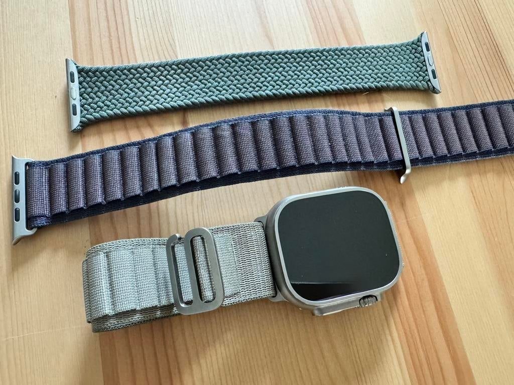 Apple Watch Ultra 2 + Bracelets Officiels, Enlèvement, État, Comme neuf