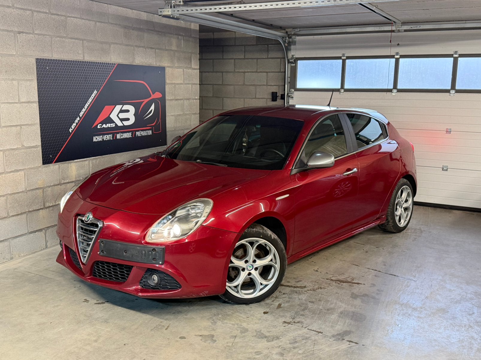Alfa Romeo • Giulietta • 1.6 JTD 105pk • Diesel, Voorwielaandrijving, Zwart, 4 cilinders, 1600 cc