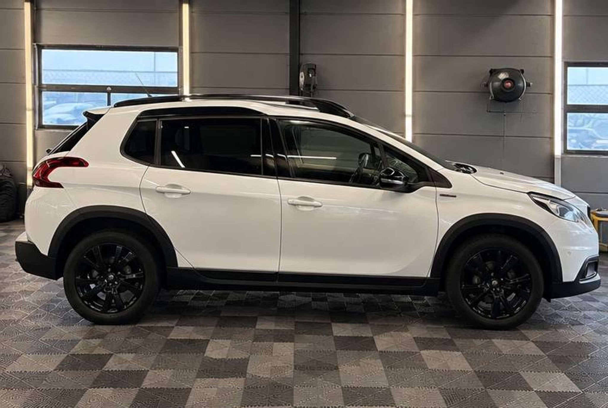 Peugeot 2008 benz AUTOMATIQUE Euro 6 bj. 2019 126595km, Autos, https://public.car-pass.be/vhr/e2c112e1-c2f8-46e7-aacb-94ff24727b80