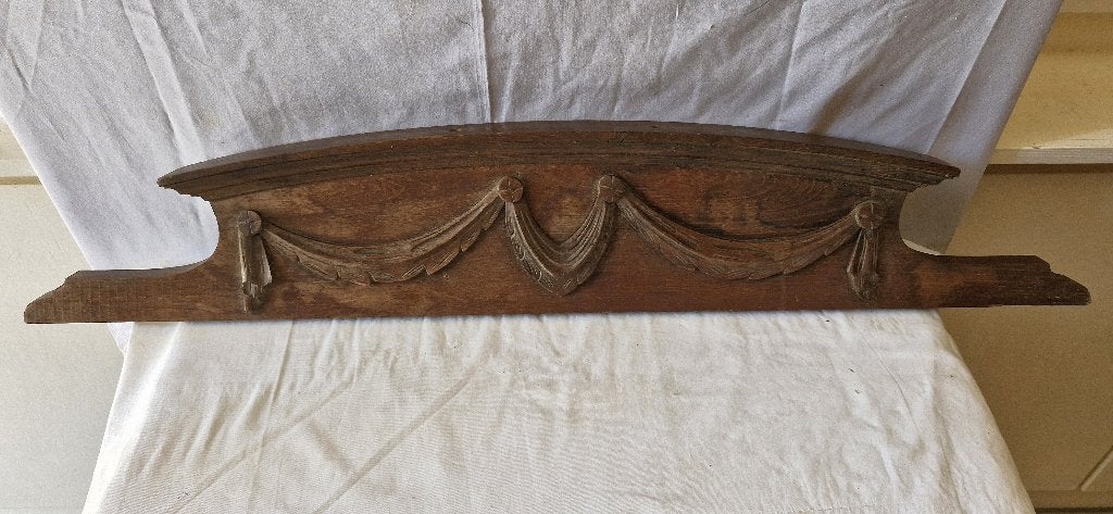 Ancien fronton sculpté en bois chène,  Longueur 96,5cm, Envoi
