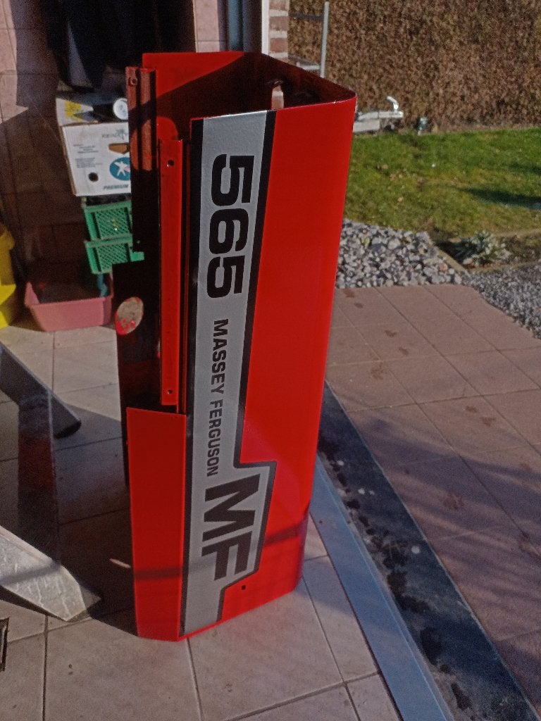 puntgave motorkap MF 565-575, Zakelijke goederen, Landbouw | Tractoren, Ophalen, Massey Ferguson