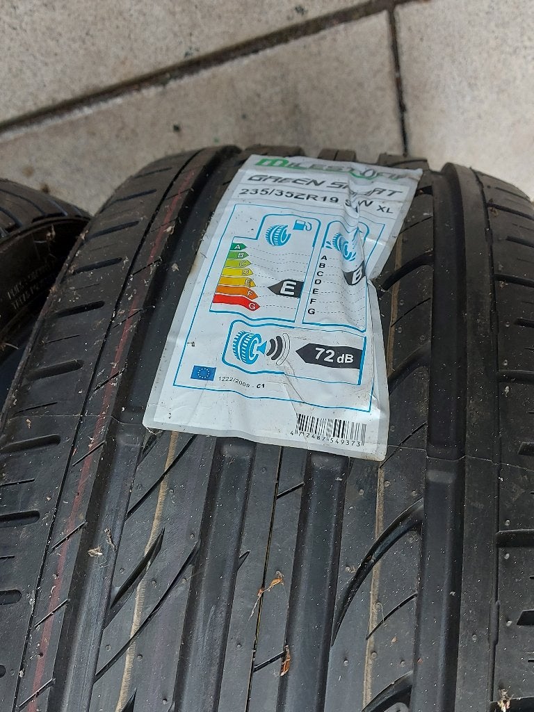 banden   235/35/  19 inch, Auto-onderdelen, Banden en Velgen, Nieuw, 235 mm, Band(en), Personenwagen