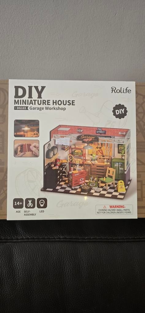 Puzzle 3D Rolife Miniature House/ Garage workshop, Envoi