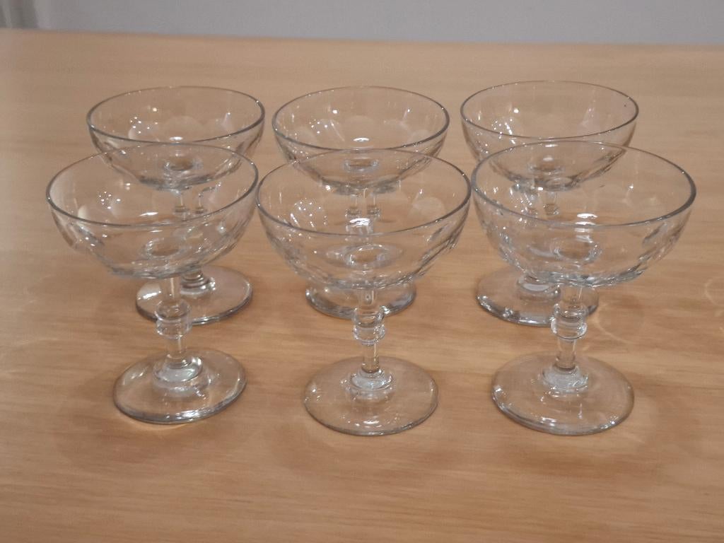 6 coupes à champagne, Enlèvement