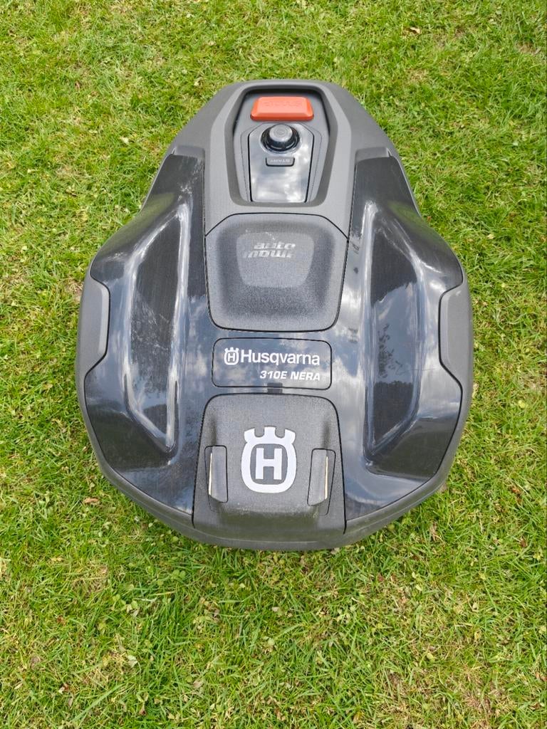Robot tondeuse Husqvarna Automower 310E NERA + EPOS + abri –, Enlèvement