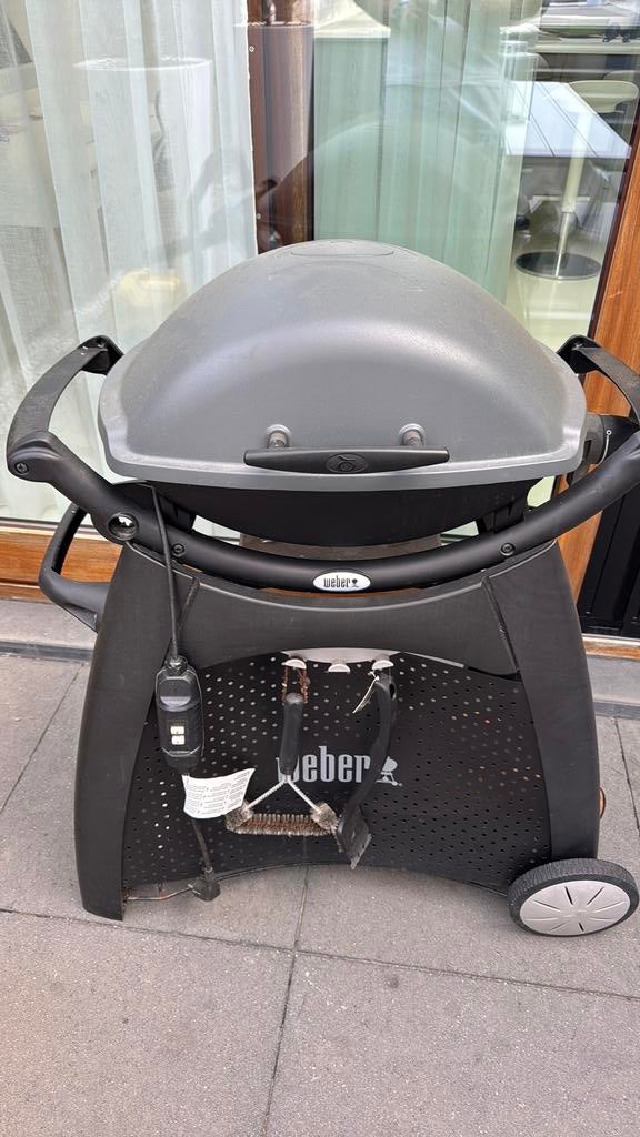 Weber bbq + onderstel electrisch, Ophalen, Gebruikt