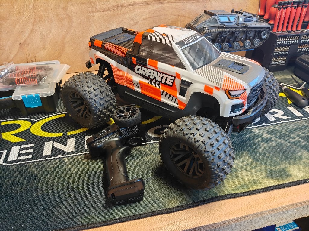 Arrma granite 4x4, Échelle 1:10, Enlèvement ou Envoi, Voiture off road, Comme neuf