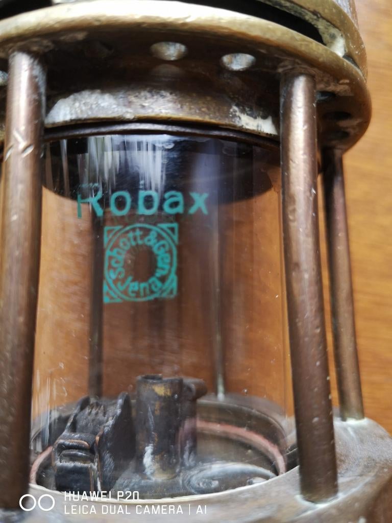Lampe de mineur ancien, Enlèvement