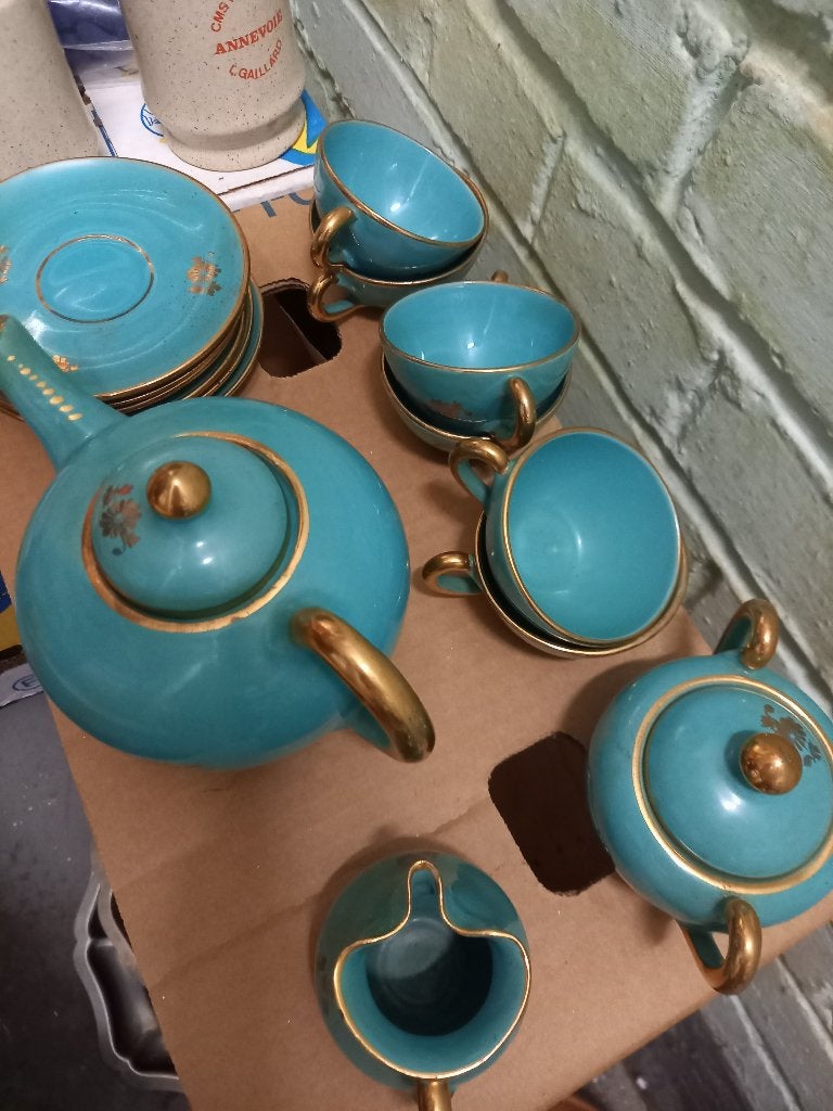 service moka années 50, Enlèvement