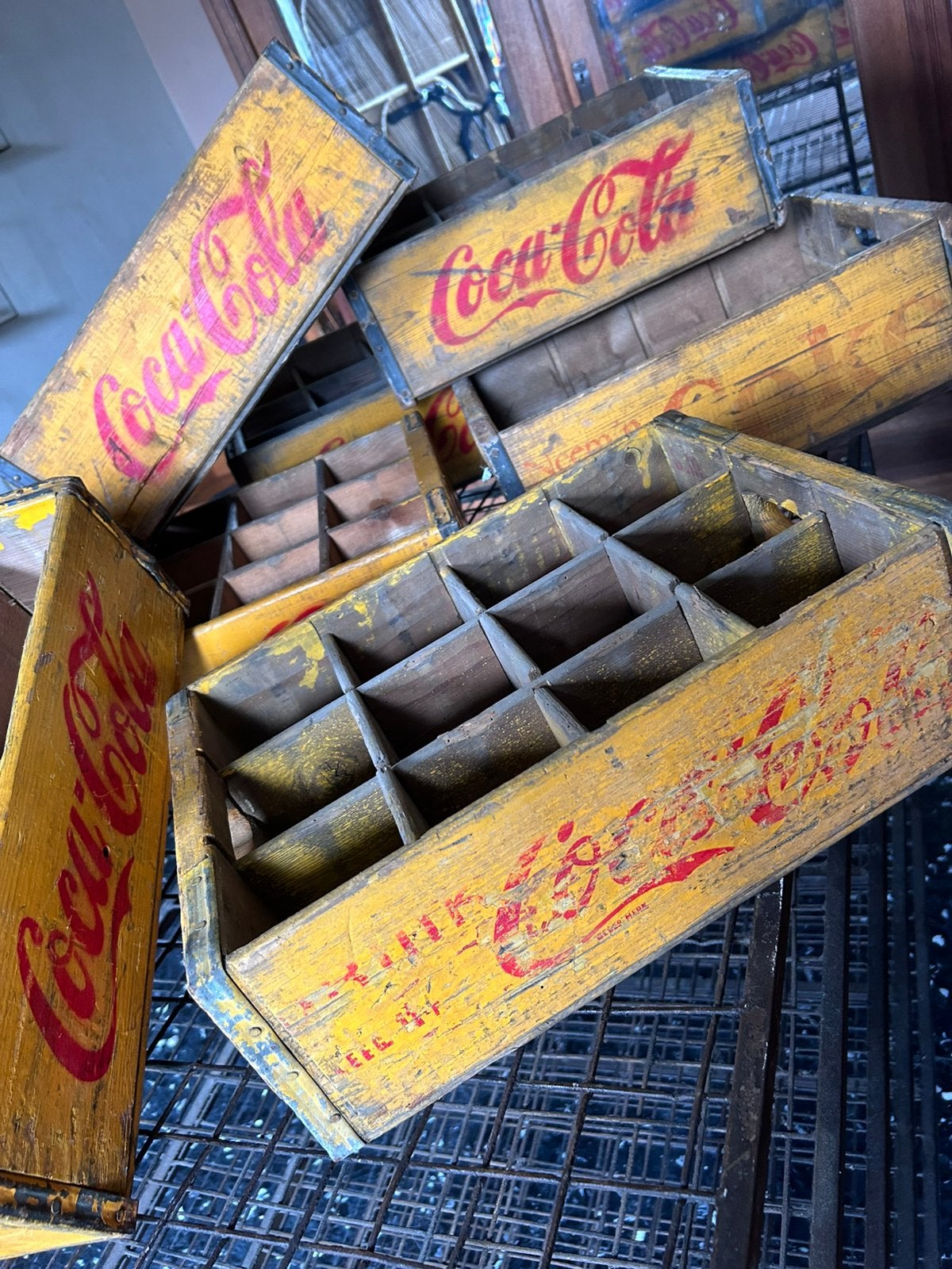 Houten coca cola bak ‘50, Ophalen