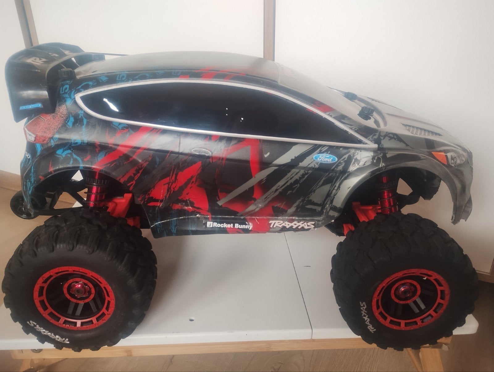 Traxxas Geüpgrade Wide Maxx met Rally body, Elektro, Gebruikt, Auto offroad, Ophalen of Verzenden
