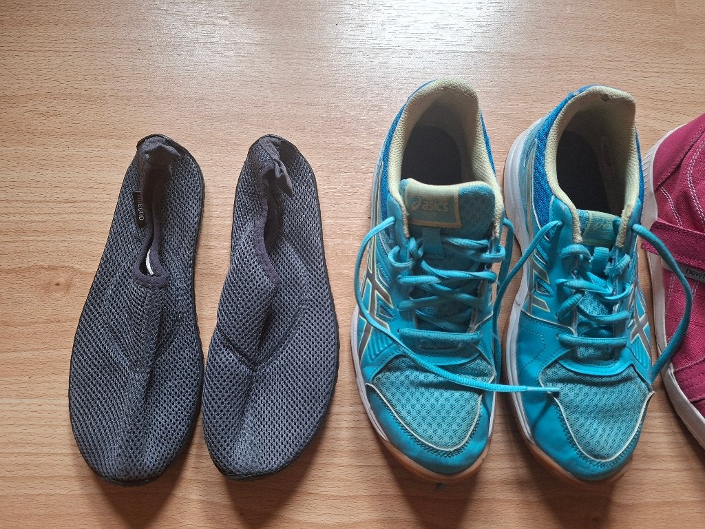 Sportschoenen Asics en waterschoenen in maat 39, Ophalen, Gebruikt, Asics, Sportschoenen