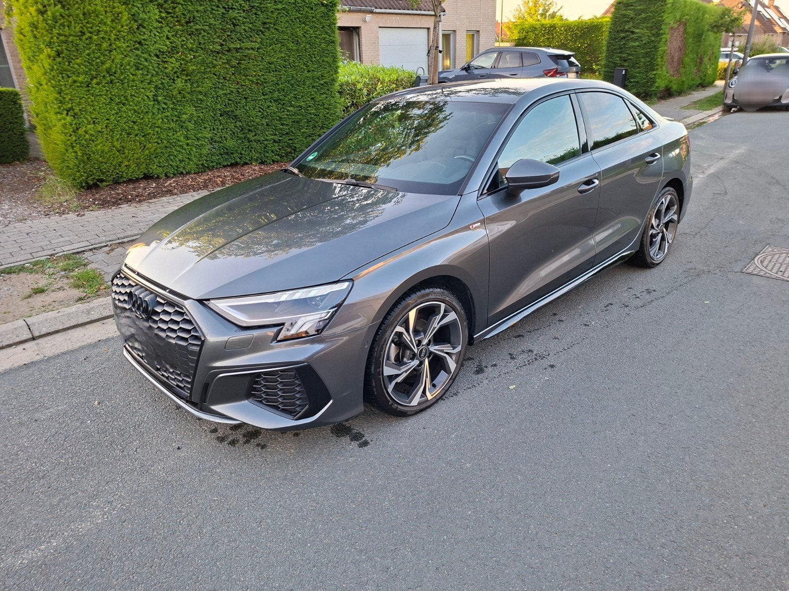 Audi A3 limousine Sportback 35 TFSI S line tronic
Sportback, Autos, Audi, Argent ou Gris, Achat, Noir, 1875 kg