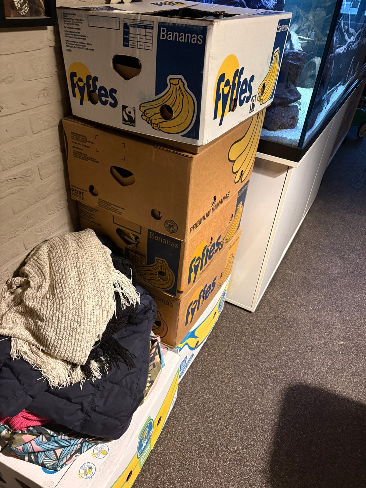 6 Bananen dozen, Kleding | Dames, Dames-kledingpakketten, Ophalen, Zo goed als nieuw
