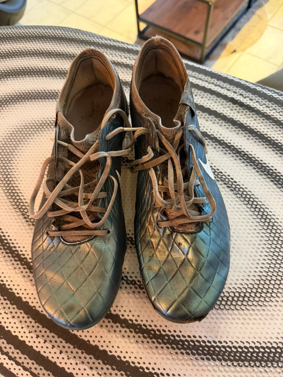 Nike voetbalschoenen, Ophalen, Gedragen