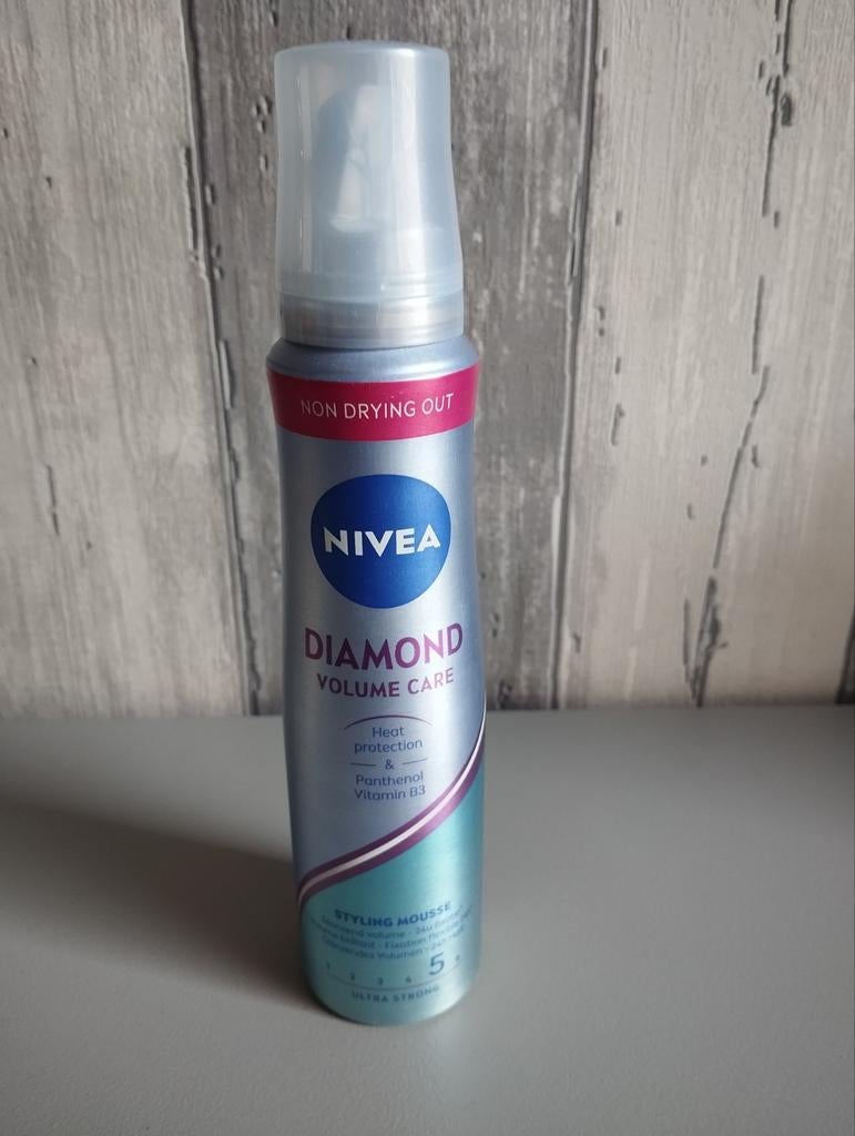Nouvelle mousse coiffante Nivea Diamond Volume Care, Enlèvement ou Envoi
