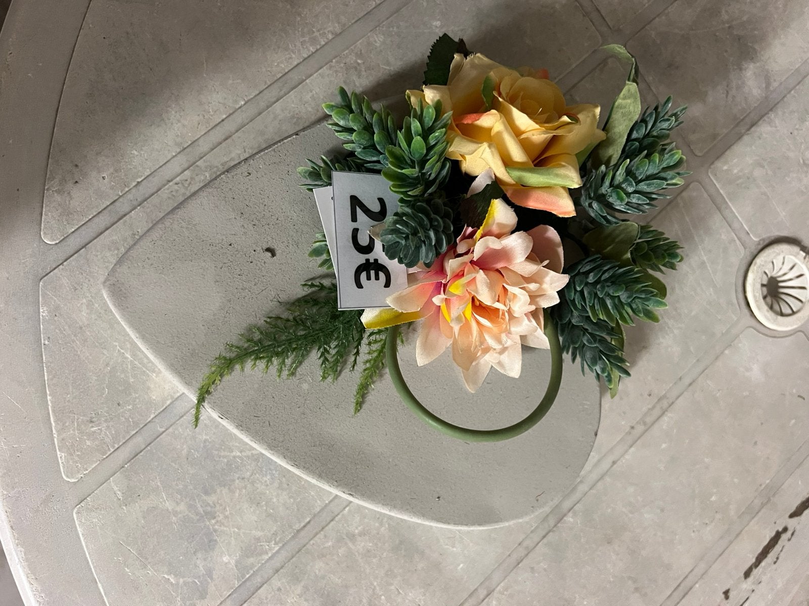 NAMAAK BLOEMSTUK, Ophalen, Steen/keramiek, Nieuw, Inclusief kunstbloemen