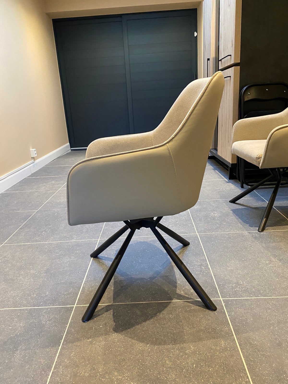Eetkamerstoelen Saar (4 stuks), Huis en Inrichting, Ophalen, Overige kleuren, Zo goed als nieuw, Vier