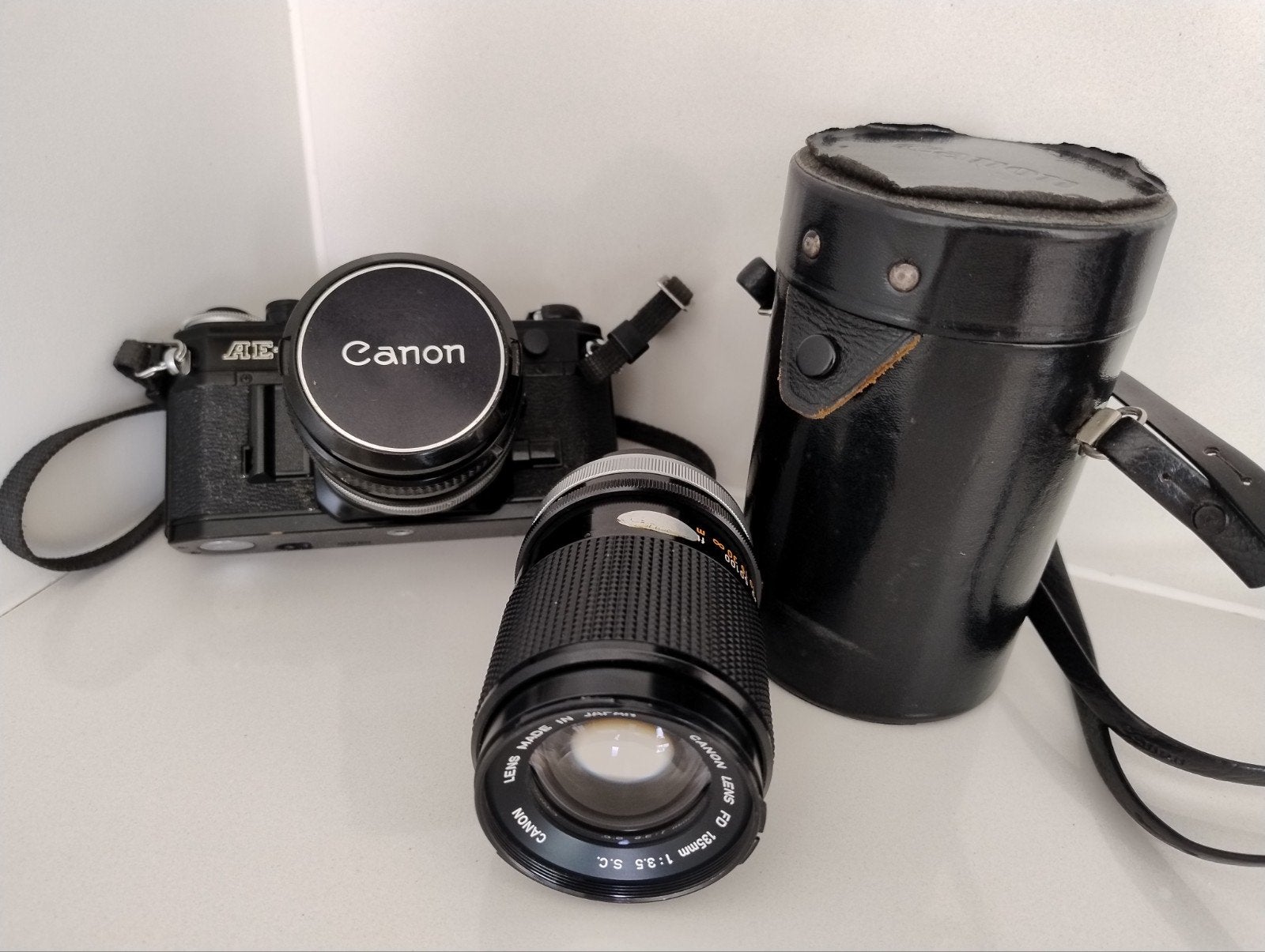 Canon AE1 Camera met een Canon FD 50mm 1:1.8 S.C.+ 135mm l, Ophalen of Verzenden, Gebruikt, Spiegelreflex, Canon