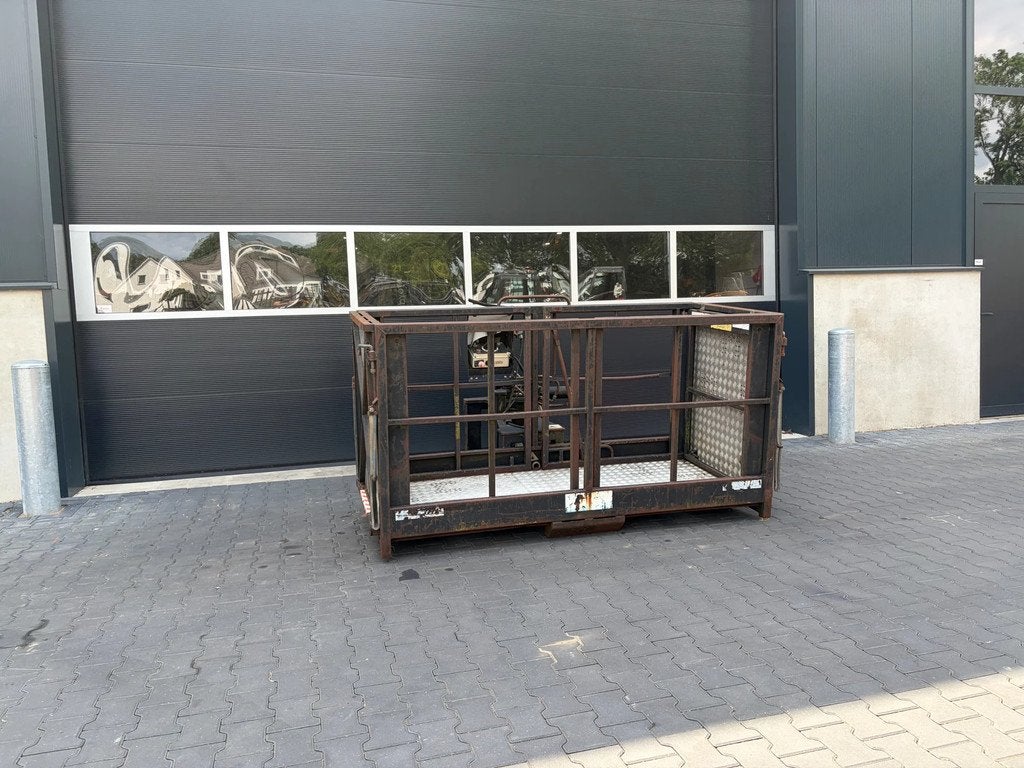 Merlo manbak/werkbak, Zakelijke goederen