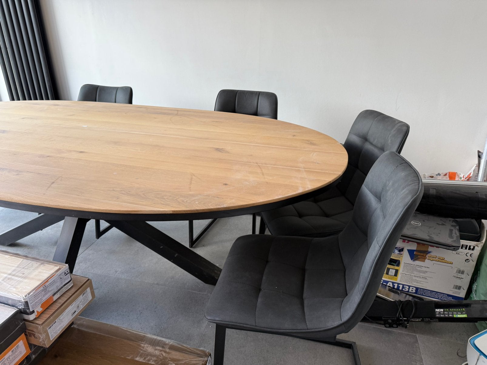 Une table et 6 chaises qui sont nouvelles, Neuf, 100 à 150 cm, Chêne, 200 cm ou plus