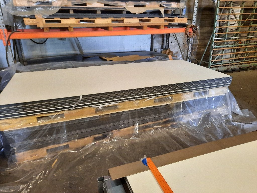 Nieuwe Trespa Wit tegen een spotprijs van 145 € p/plaat, Doe-het-zelf en Bouw, Ophalen of Verzenden, Nieuw
