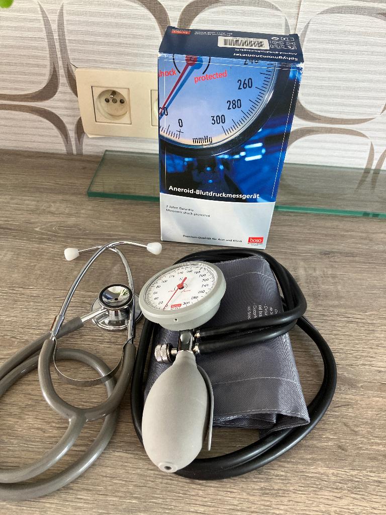 Bloeddrukmeter met stethoscoop, Diversen, Ophalen