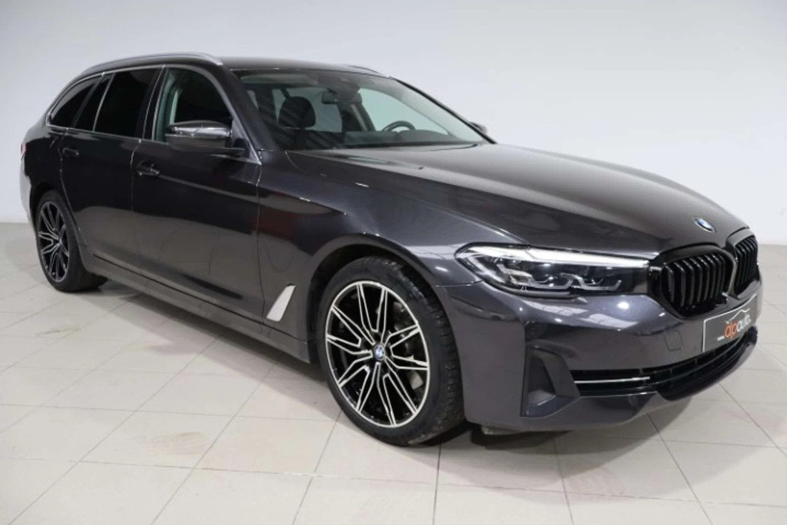 BMW 5 Serie 518 Touring (bj 2022, automaat), Auto's, 4 cilinders, 136 pk, Zwart, Bedrijf