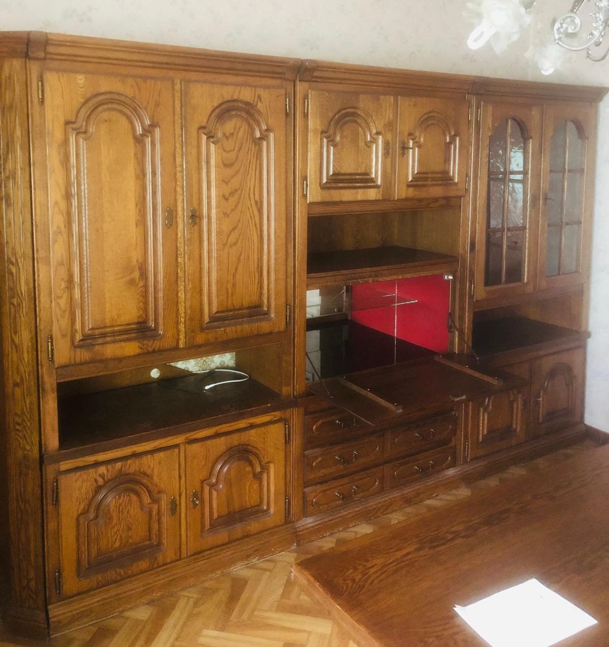 KAST (met ingebouwde bar + plaats voor tv), Ophalen