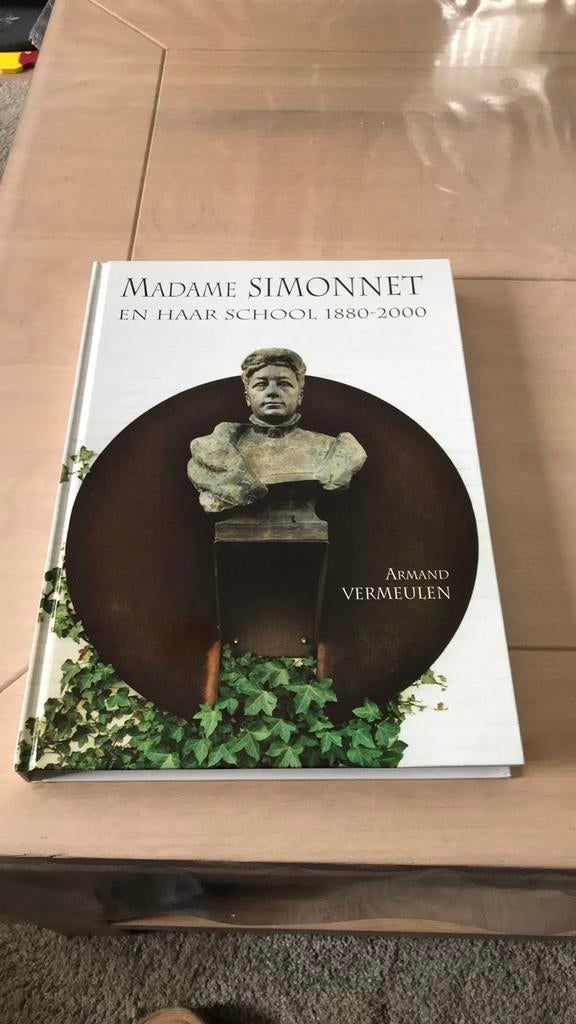 Sint Martens Latem boek, Ophalen, Zo goed als nieuw