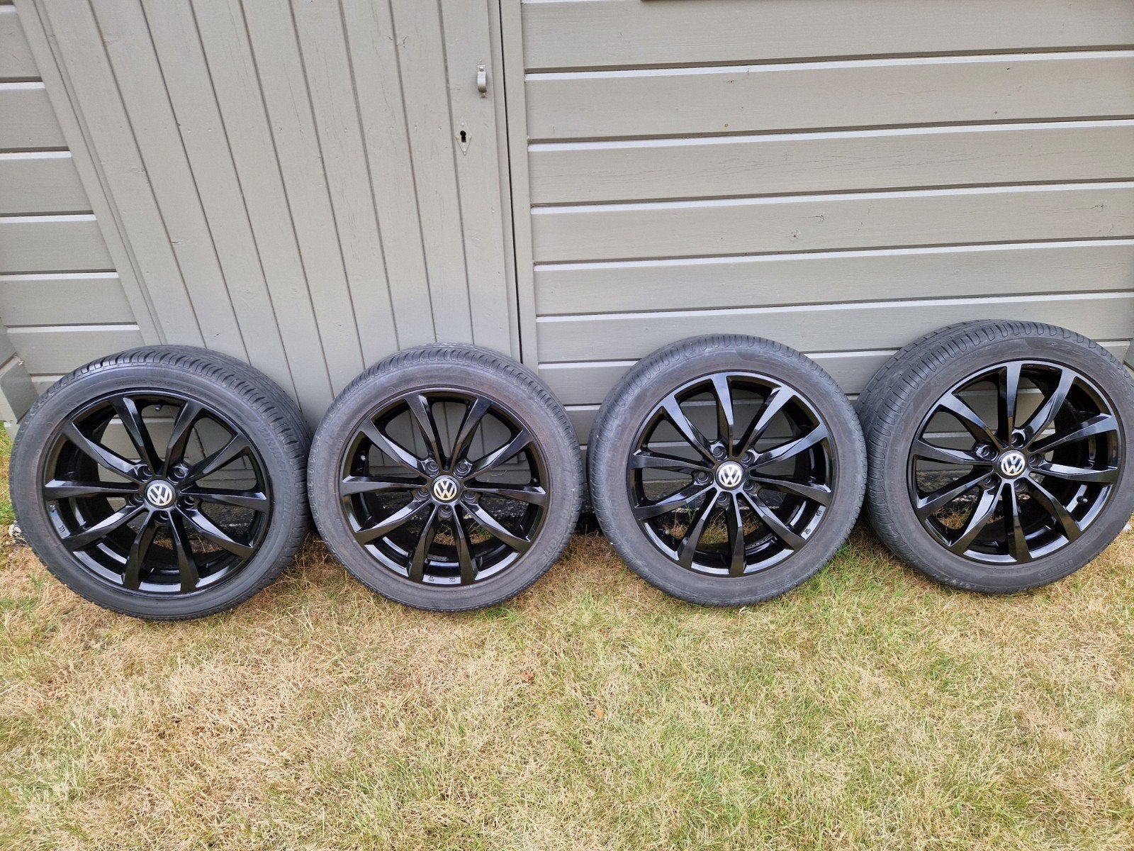 Volkswagen caddy velgen 17 inch, Auto-onderdelen, Ophalen, 17 inch, Band(en), Zomerbanden