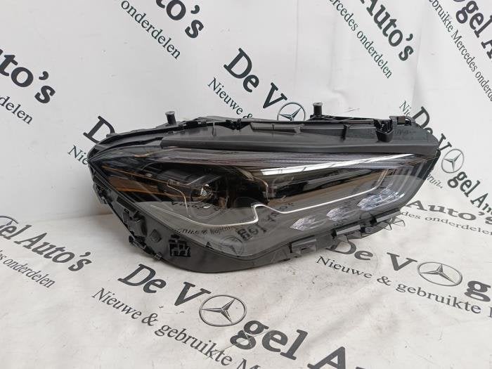 Phare droit d'un Mercedes CLA, 3 mois de garantie, Utilisé, -, -