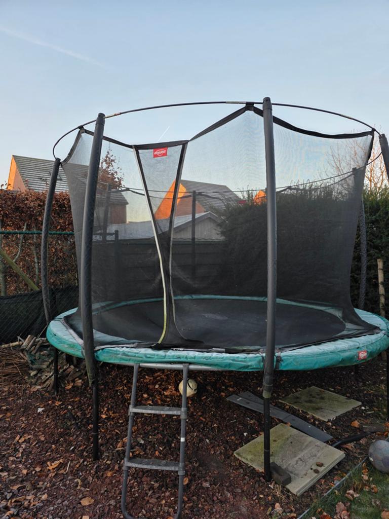 Trampoline Berg, Ophalen