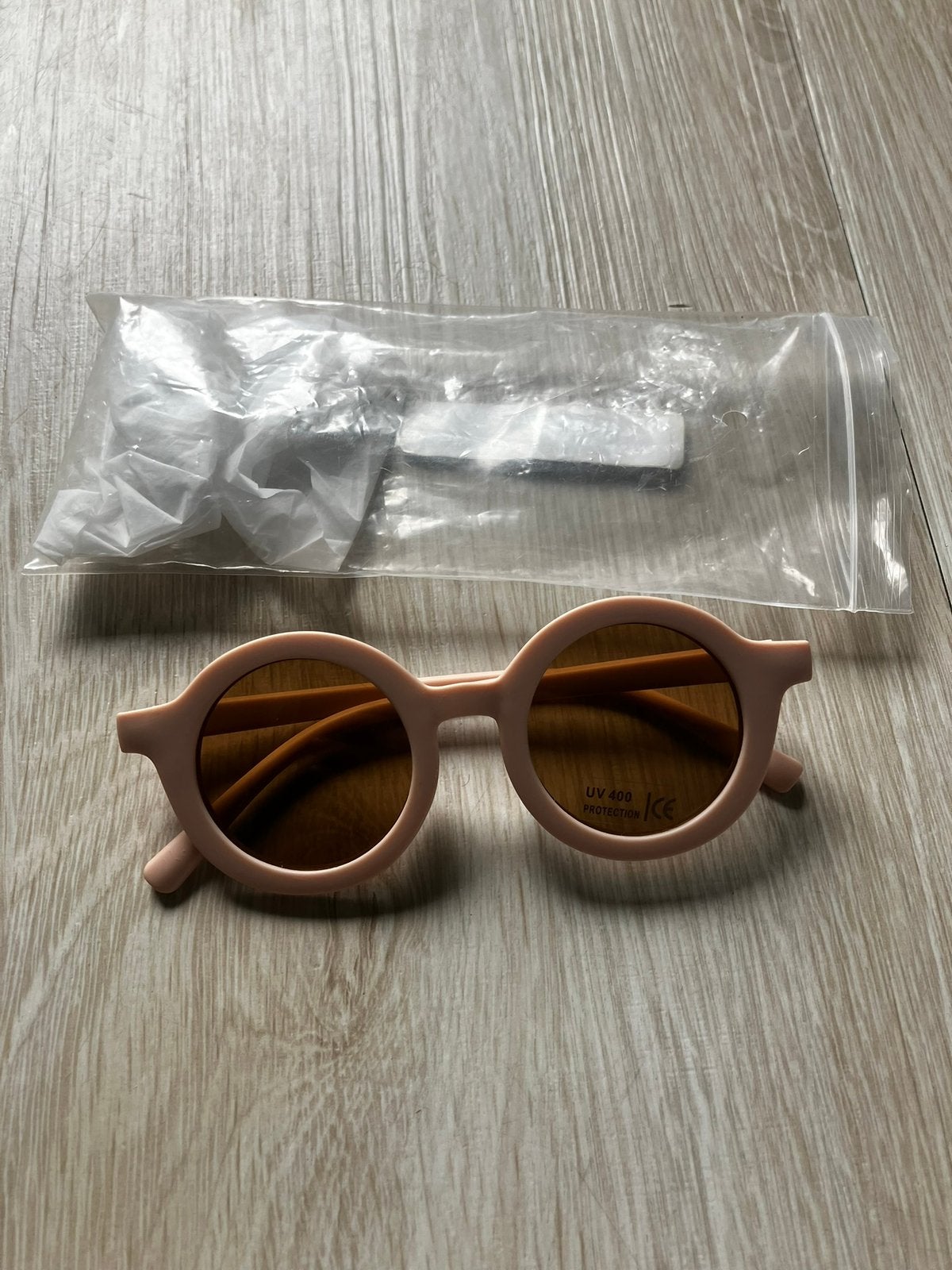 Zonnebril oudroze rond tot 5 jaar UV 400, Enfants & Bébés, Accessoires de mode pour enfants, Enlèvement ou Envoi, Comme neuf