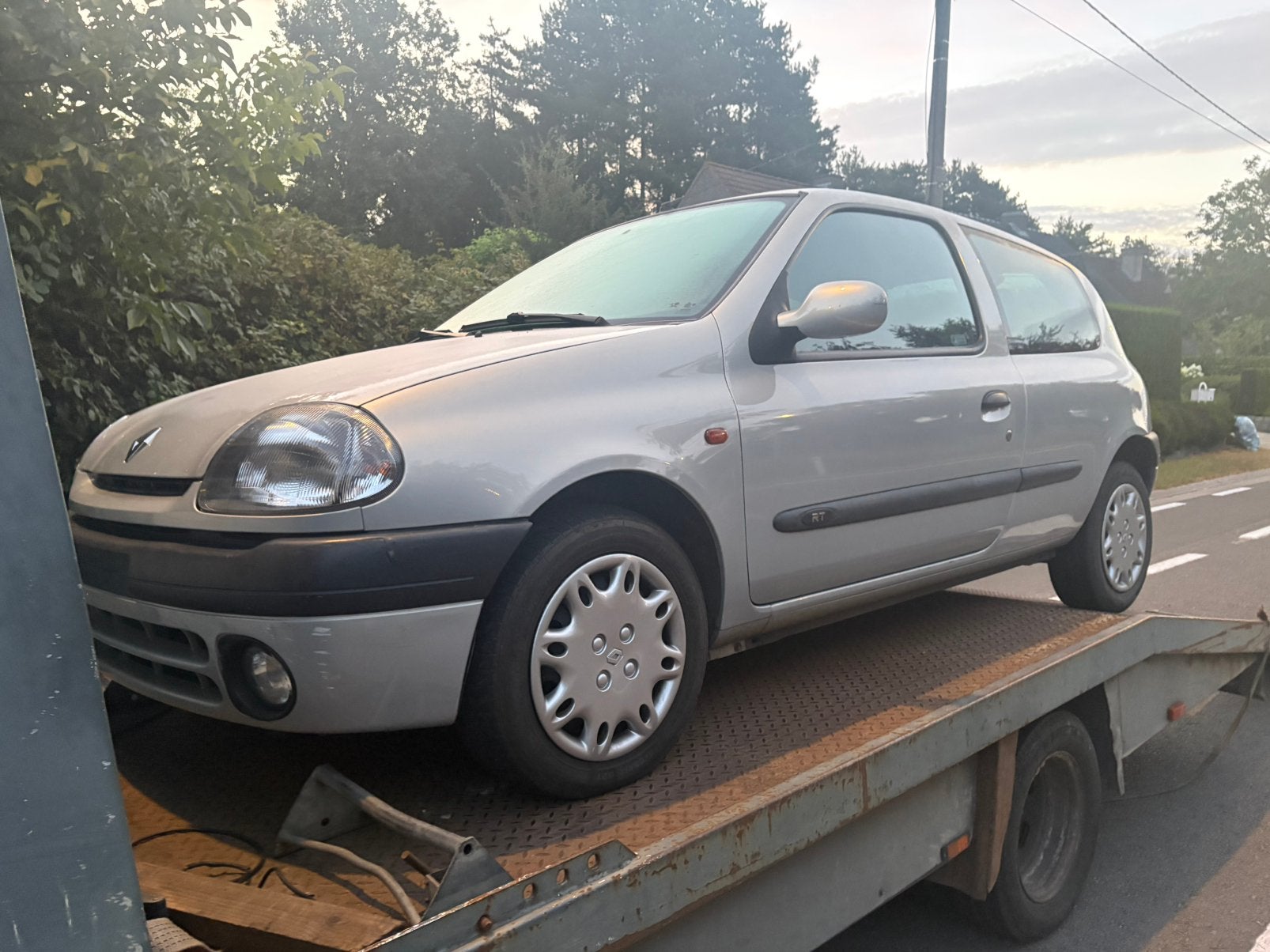 Renault clio 1400 automaat 100000 km, Auto's, Automaat, 4 cilinders, Bedrijf, 5 zetels