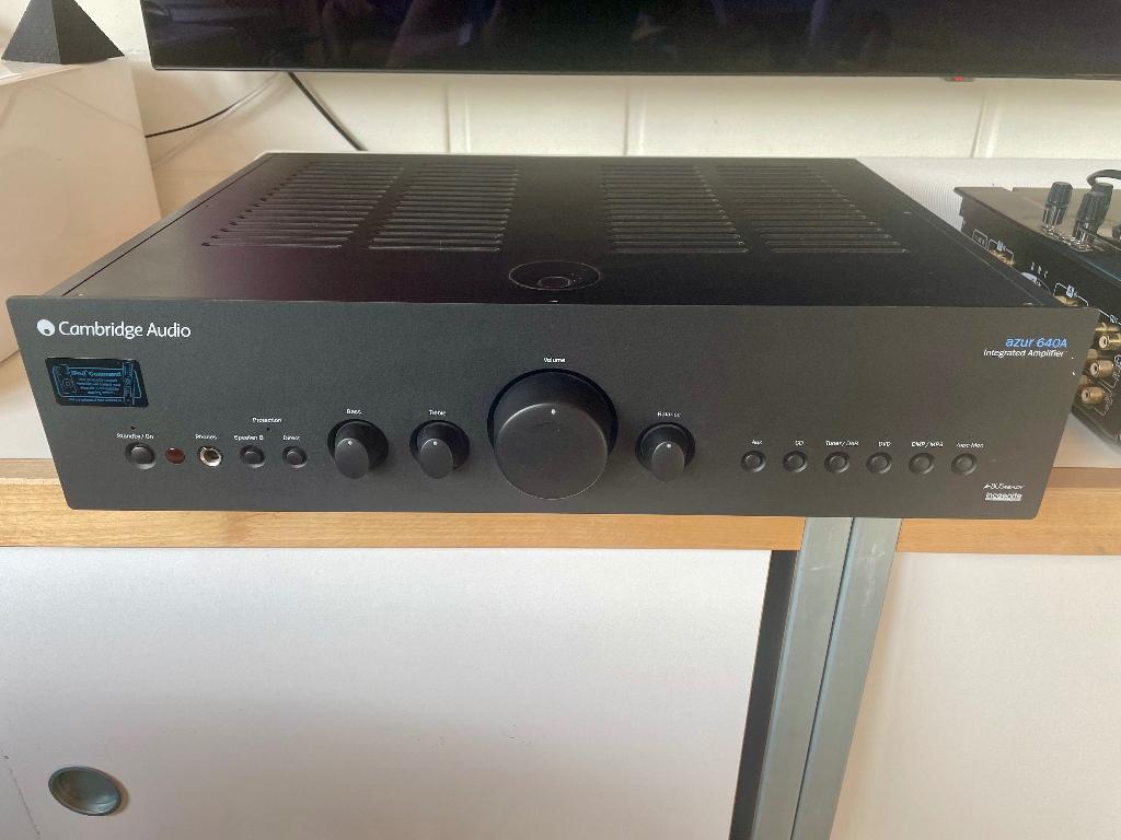 Cambridge Audio 640A V2 geïntegreerde versterker in topstaat, Zo goed als nieuw, 60 tot 120 watt, Stereo, Ophalen